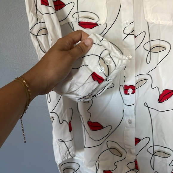 Milk & Honey White Button Up Shirt Lips Long Sleeve Size Medium - Picture 7 of 9
